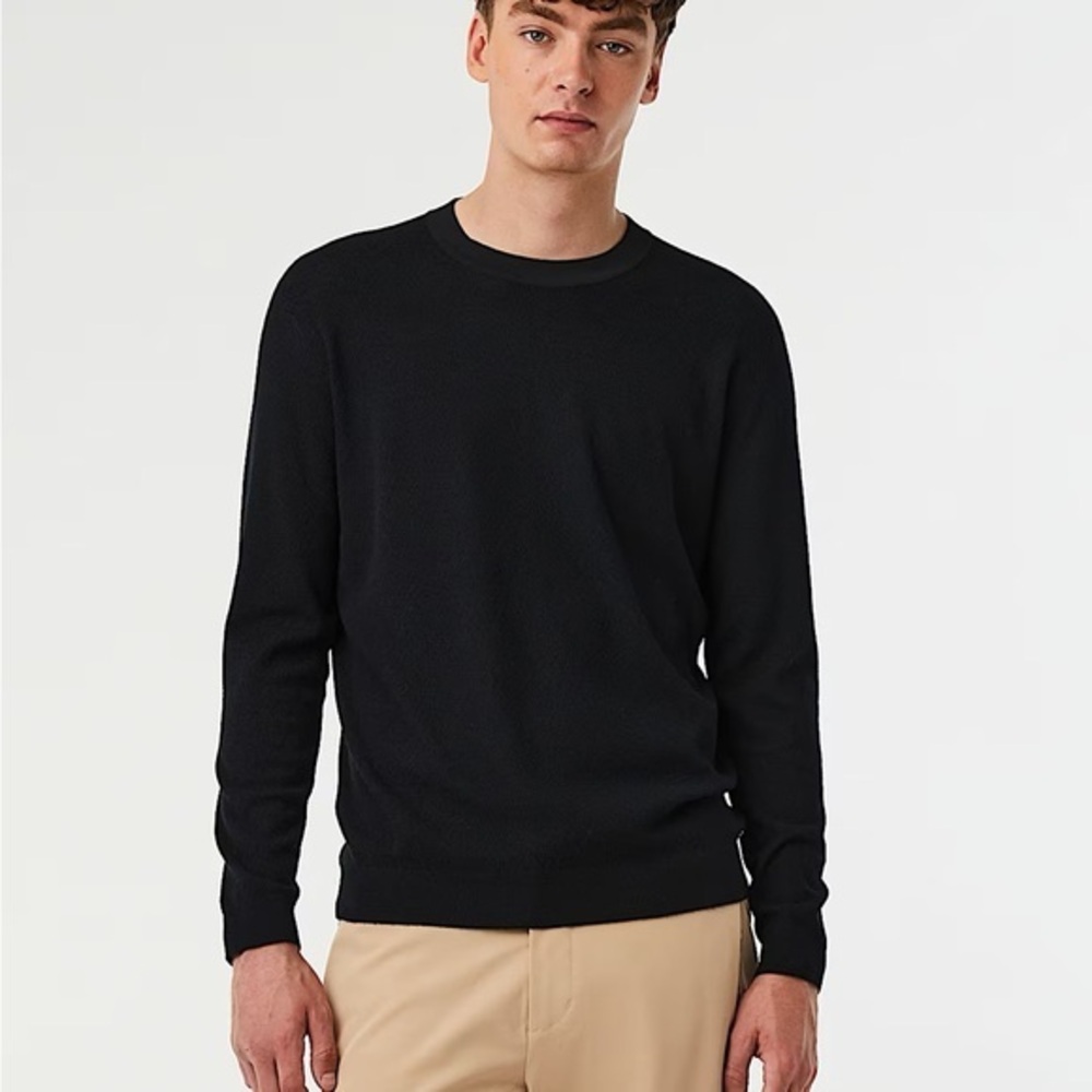 GAP Men's Black Crewneck Sweater